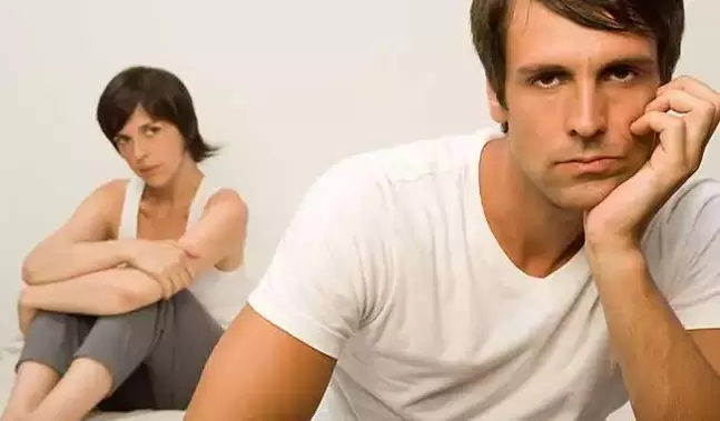 Muž má slabú potenciu a nie je schopný intimity
